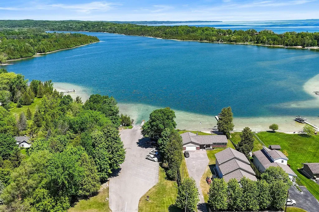 10062 E Claremont Drive Elmwood Charter Township MI 49684
