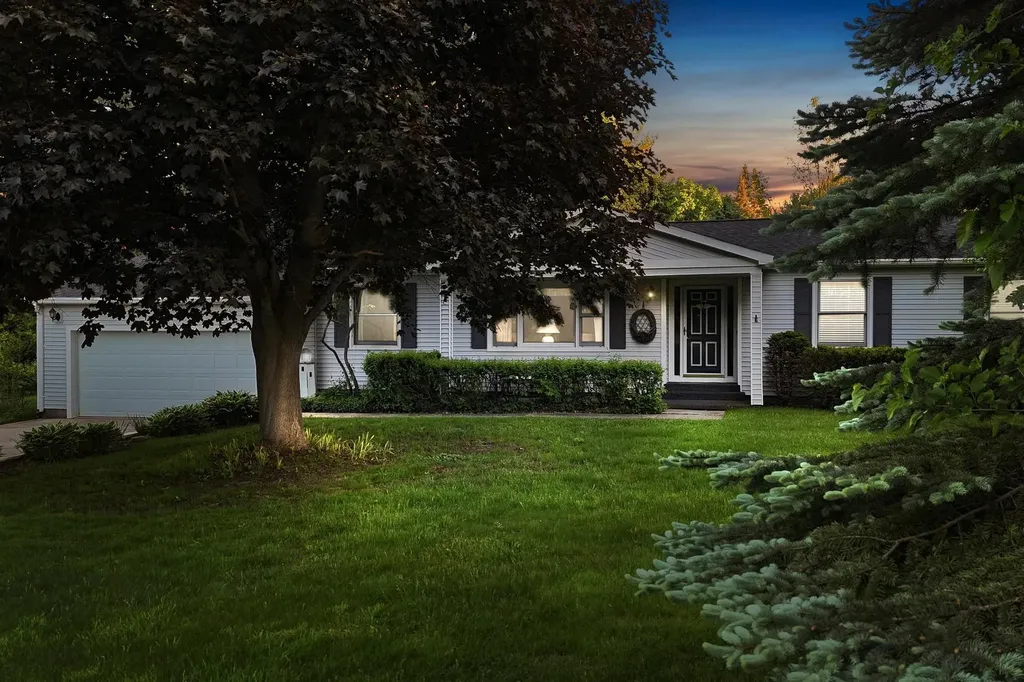 10062 E Claremont Drive Elmwood Charter Township MI 49684