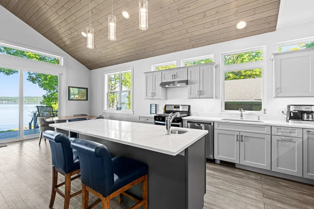 8440 S Lakeview Road Elmwood Charter Township MI 49684