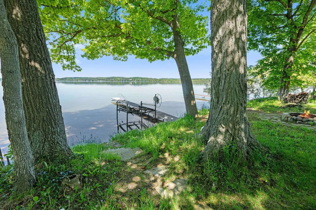 8440 S Lakeview Road Elmwood Charter Township MI 49684