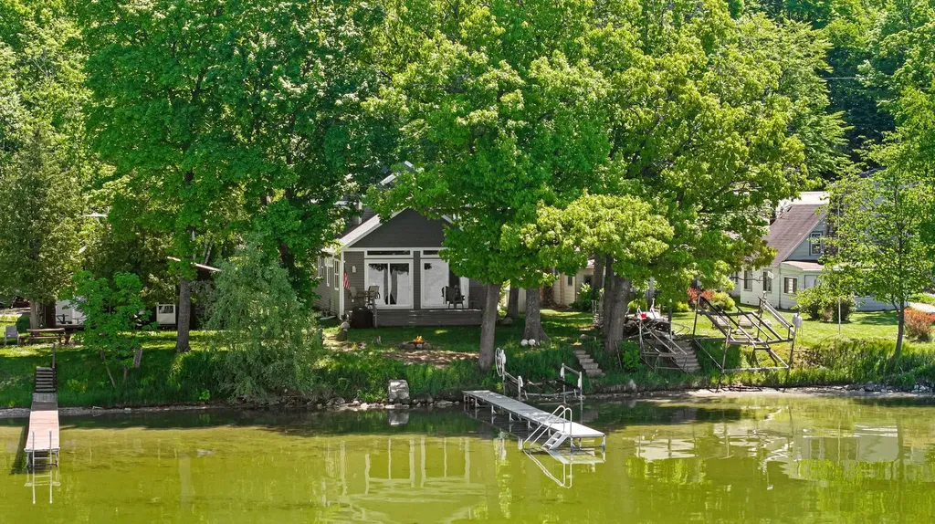 8440 S Lakeview Road Elmwood Charter Township MI 49684