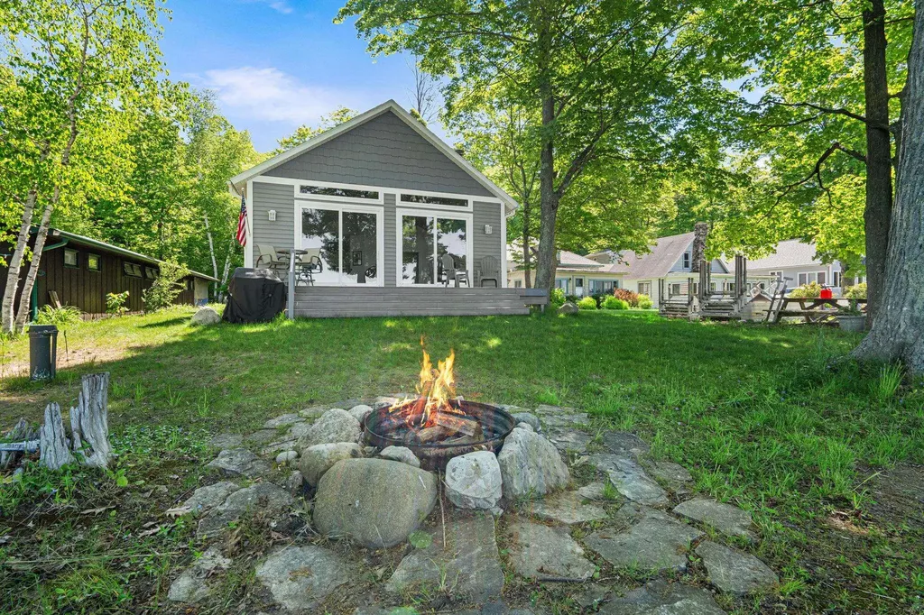 8440 S Lakeview Road Elmwood Charter Township MI 49684