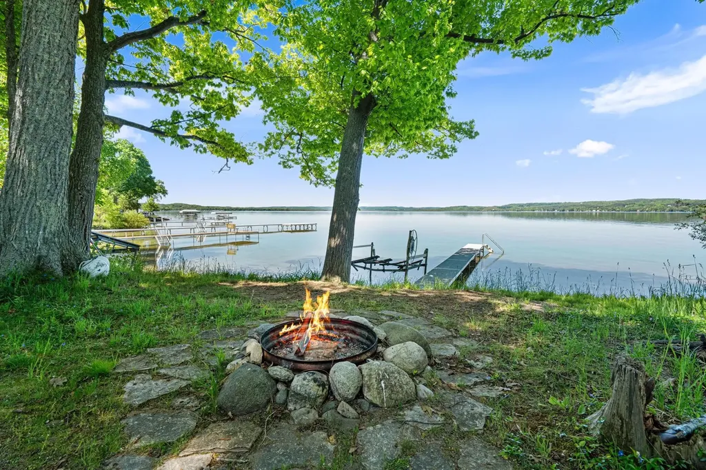 8440 S Lakeview Road Elmwood Charter Township MI 49684