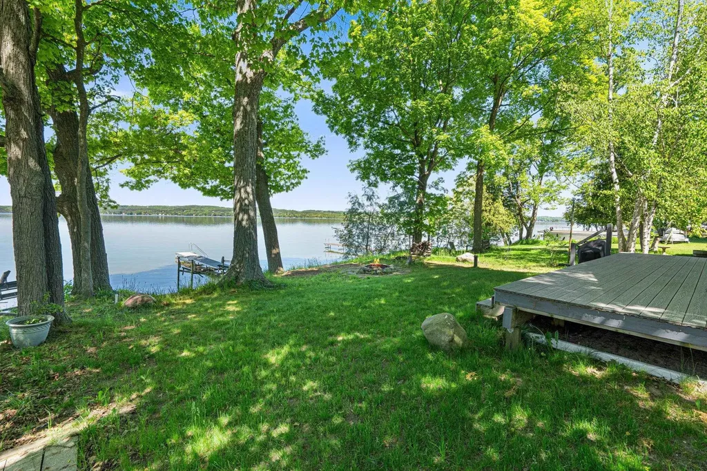 8440 S Lakeview Road Elmwood Charter Township MI 49684