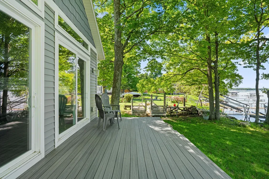 8440 S Lakeview Road Elmwood Charter Township MI 49684