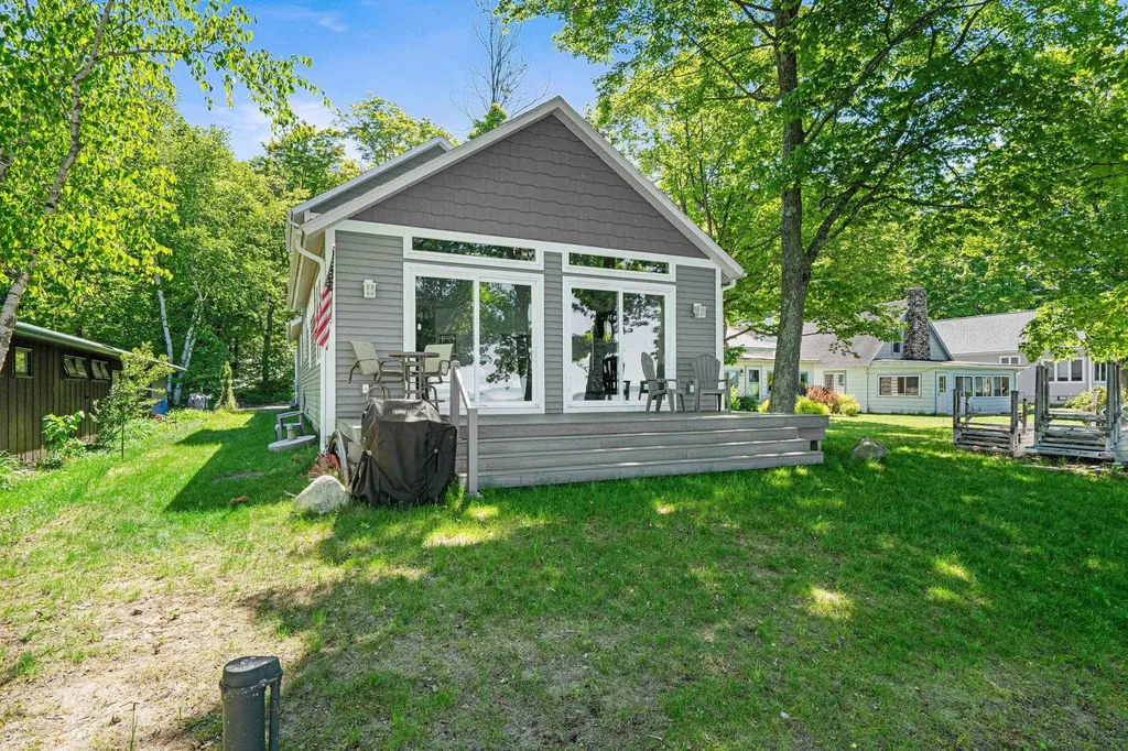 8440 S Lakeview Road Elmwood Charter Township MI 49684