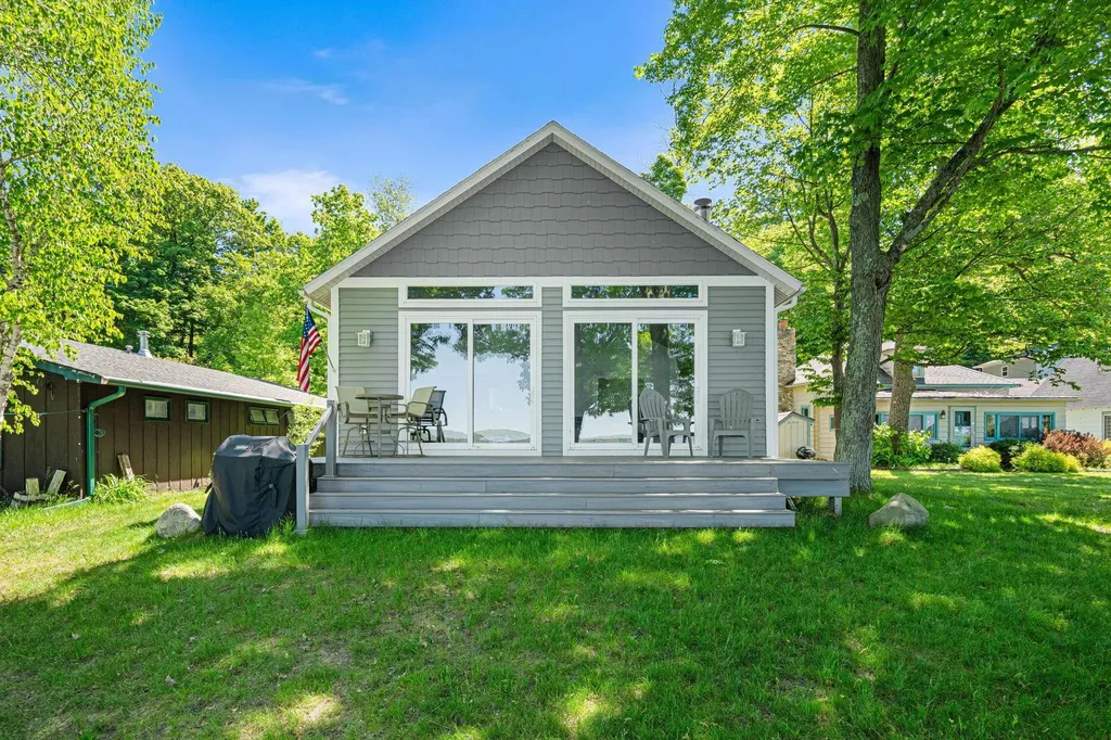 8440 S Lakeview Road Elmwood Charter Township MI 49684
