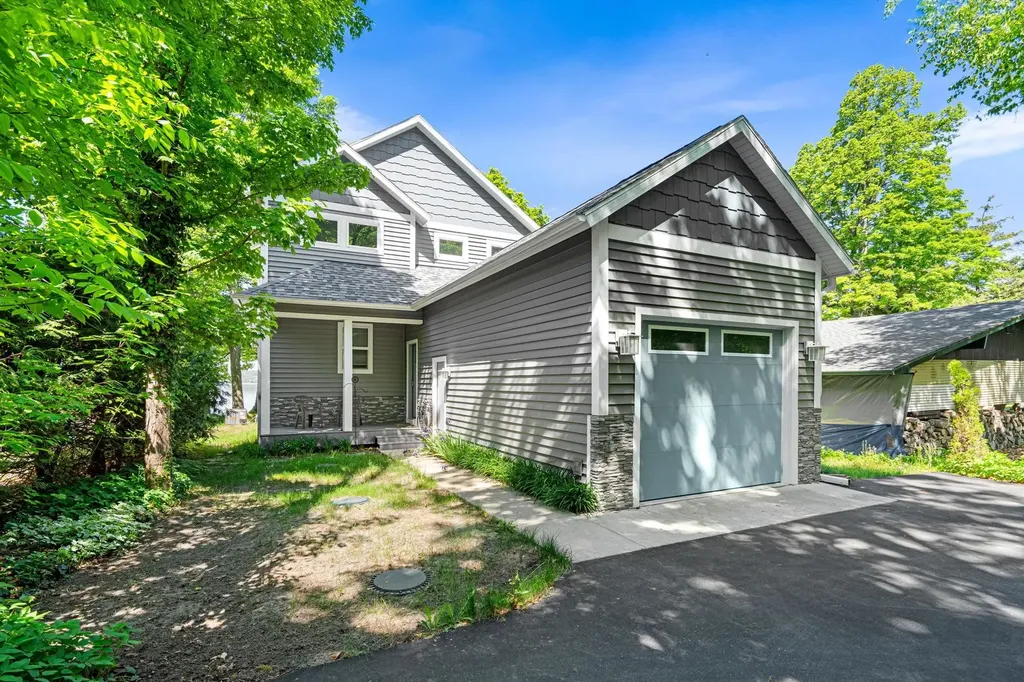 8440 S Lakeview Road Elmwood Charter Township MI 49684