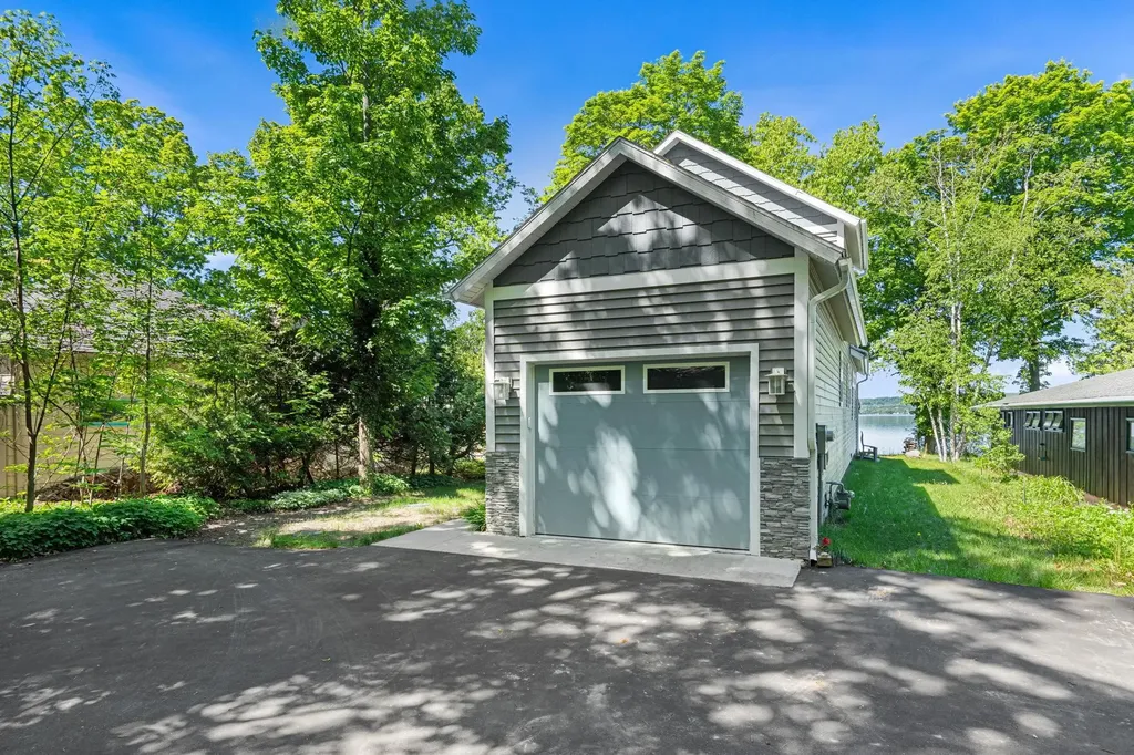 8440 S Lakeview Road Elmwood Charter Township MI 49684