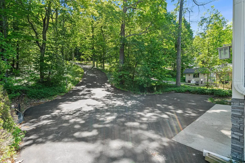 8440 S Lakeview Road Elmwood Charter Township MI 49684