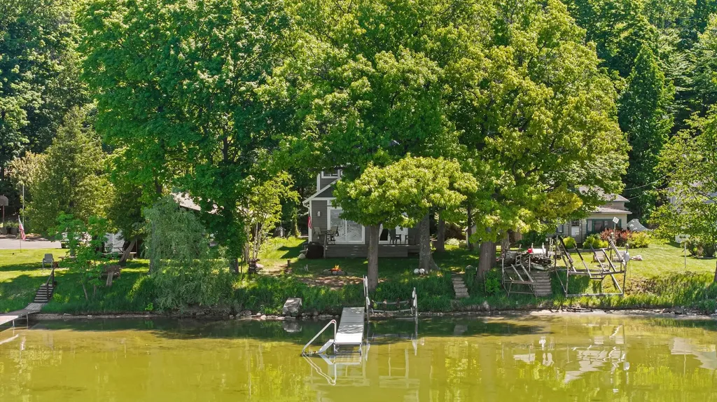 8440 S Lakeview Road Elmwood Charter Township MI 49684