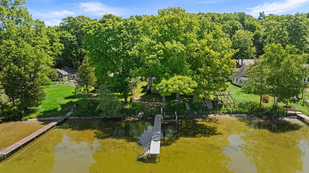 8440 S Lakeview Road Elmwood Charter Township MI 49684