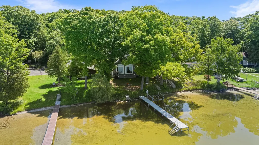 8440 S Lakeview Road Elmwood Charter Township MI 49684