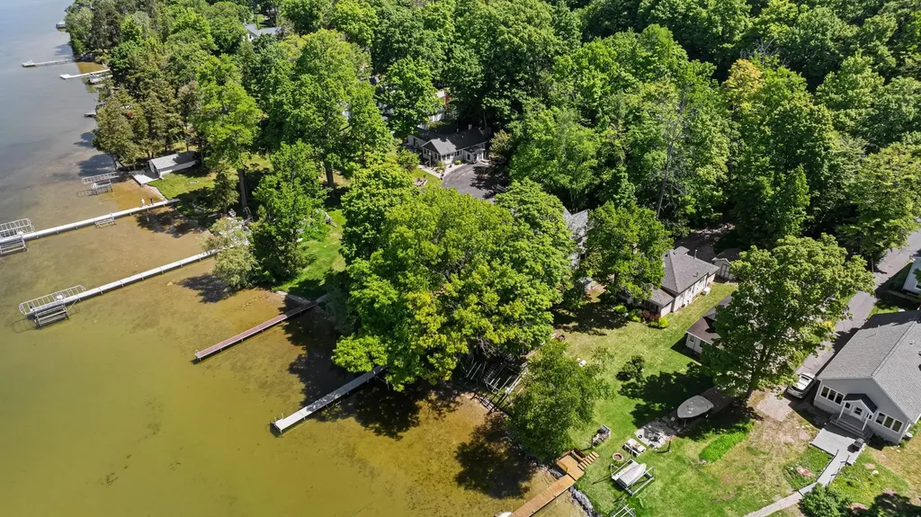 8440 S Lakeview Road Elmwood Charter Township MI 49684
