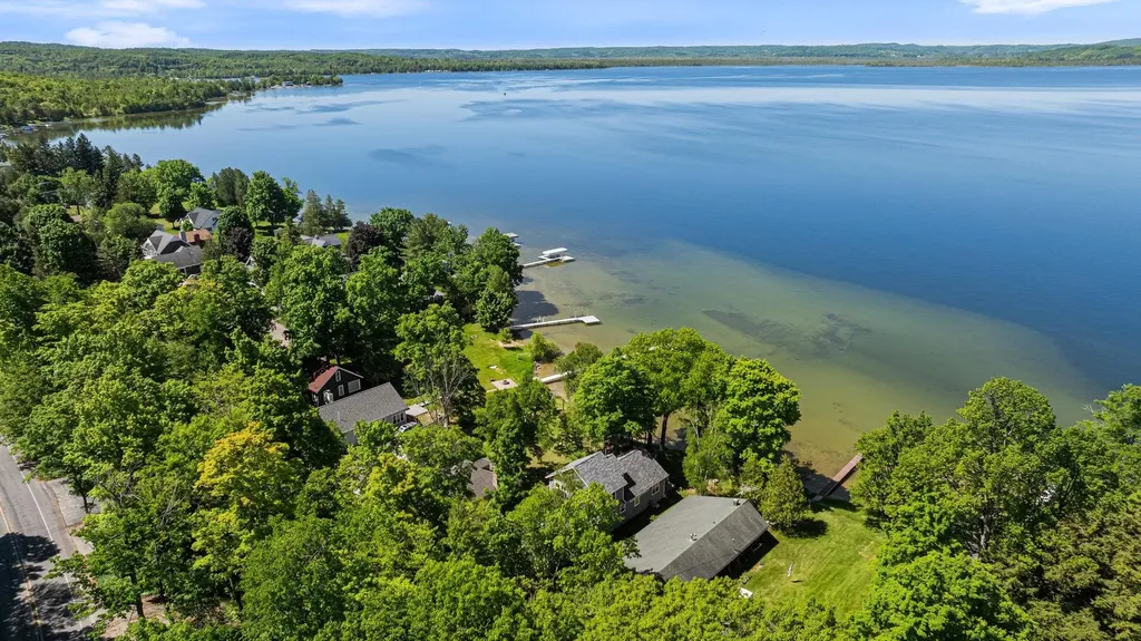 8440 S Lakeview Road Elmwood Charter Township MI 49684