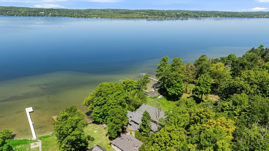 8440 S Lakeview Road Elmwood Charter Township MI 49684