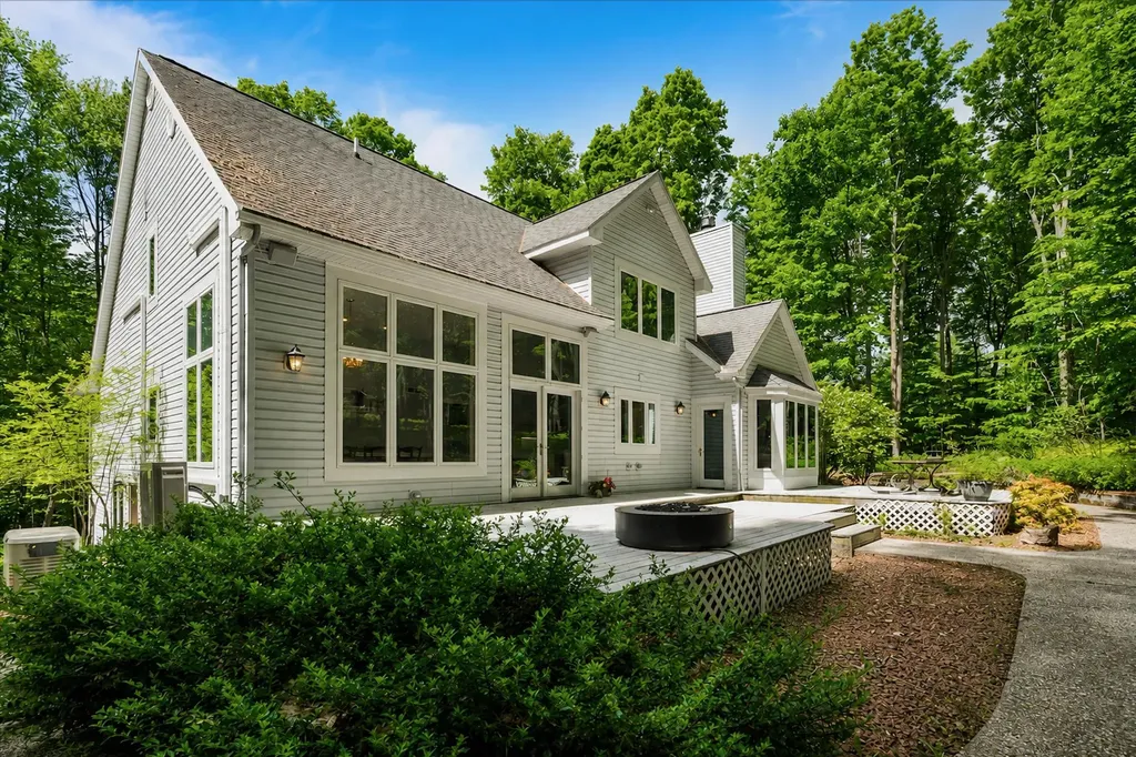 11407 S Ramblewood Drive Solon Township MI 49621