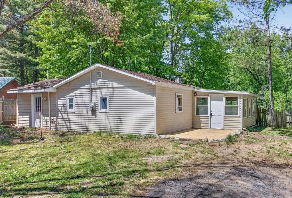 8538 W Haskell Lake Road Winterfield Township MI 49665