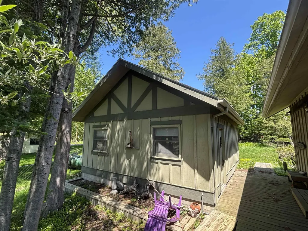13185 Bussa Road Milton Township MI 49676