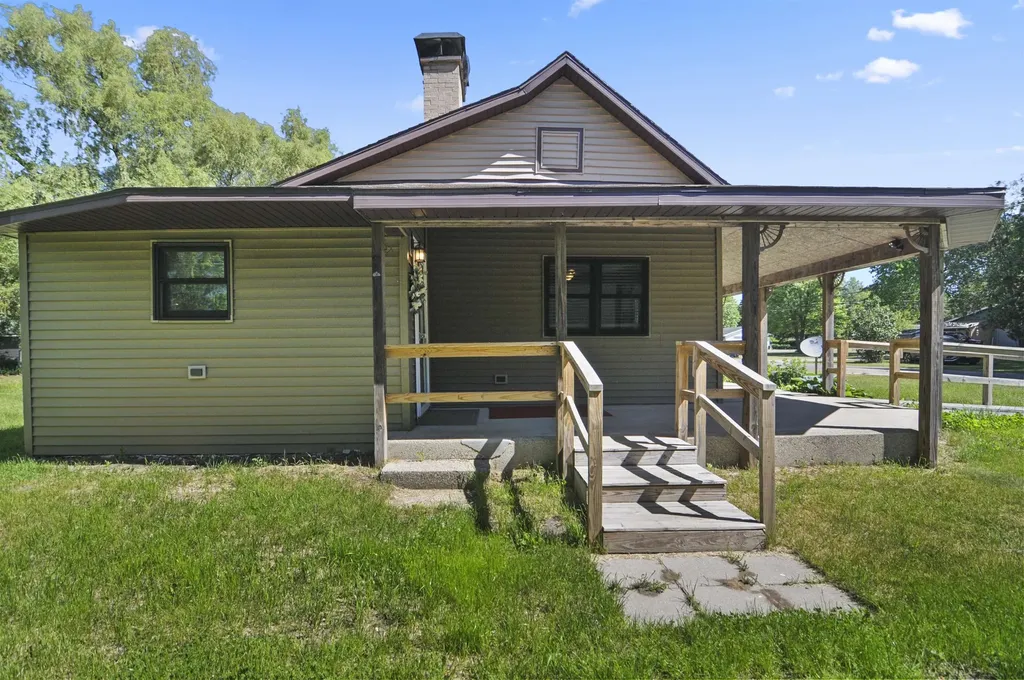 507 River Street Unknown City MI 49656