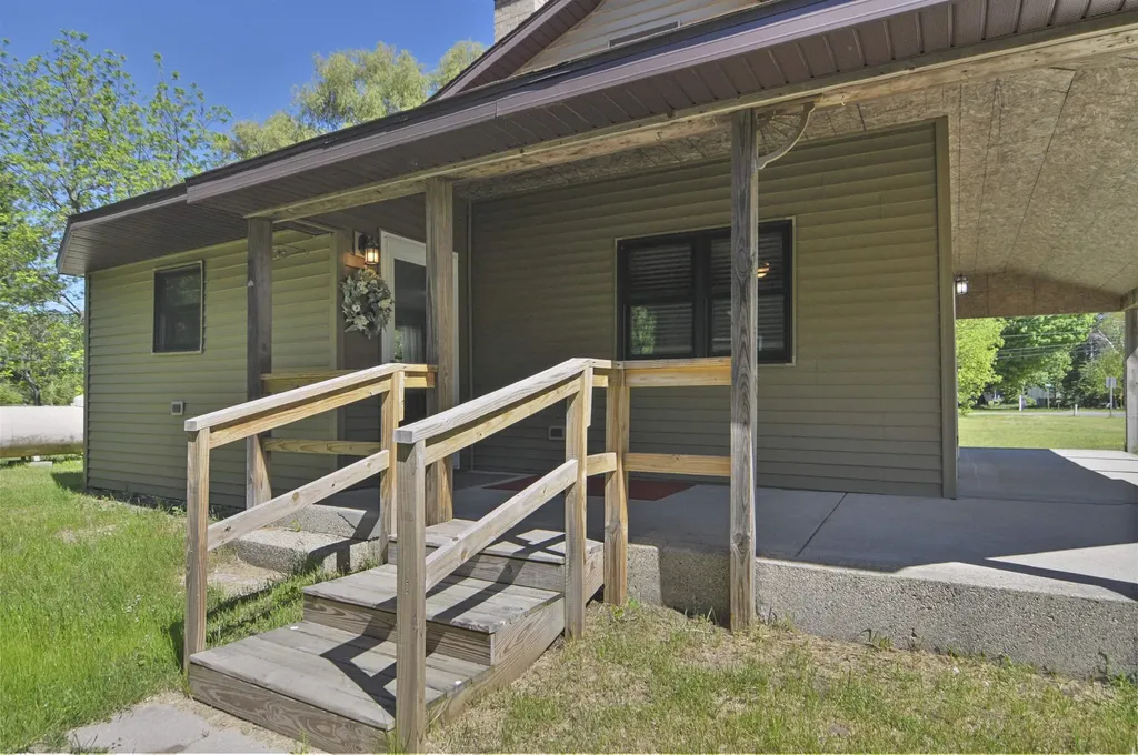 507 River Street Unknown City MI 49656