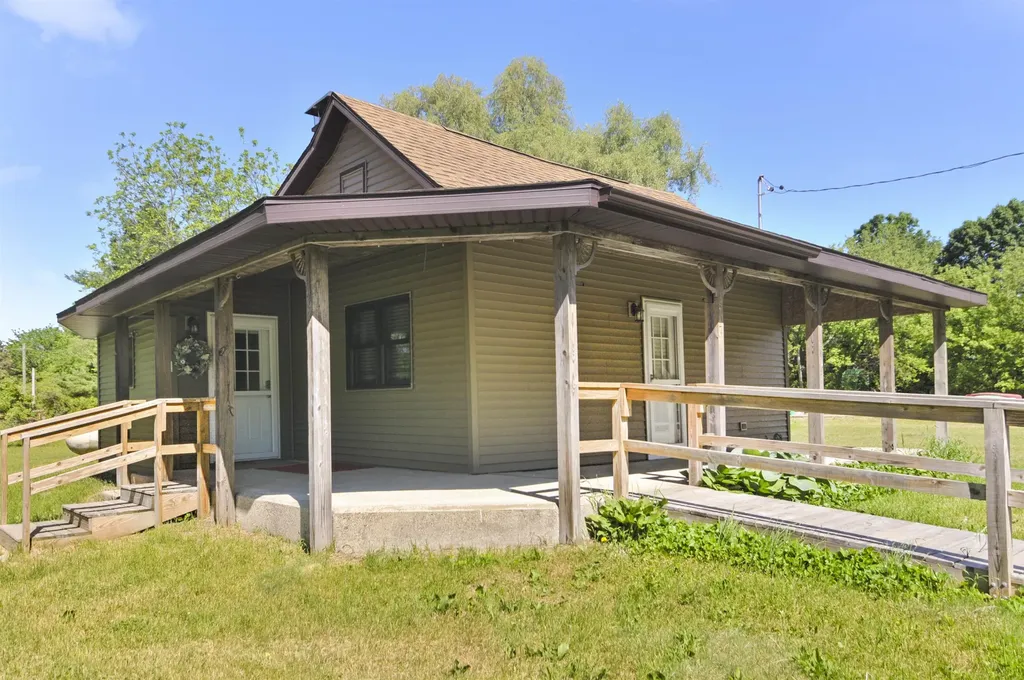 507 River Street Unknown City MI 49656