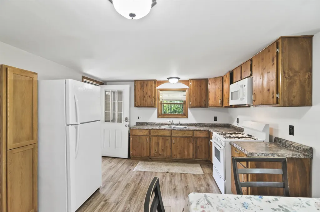507 River Street Unknown City MI 49656