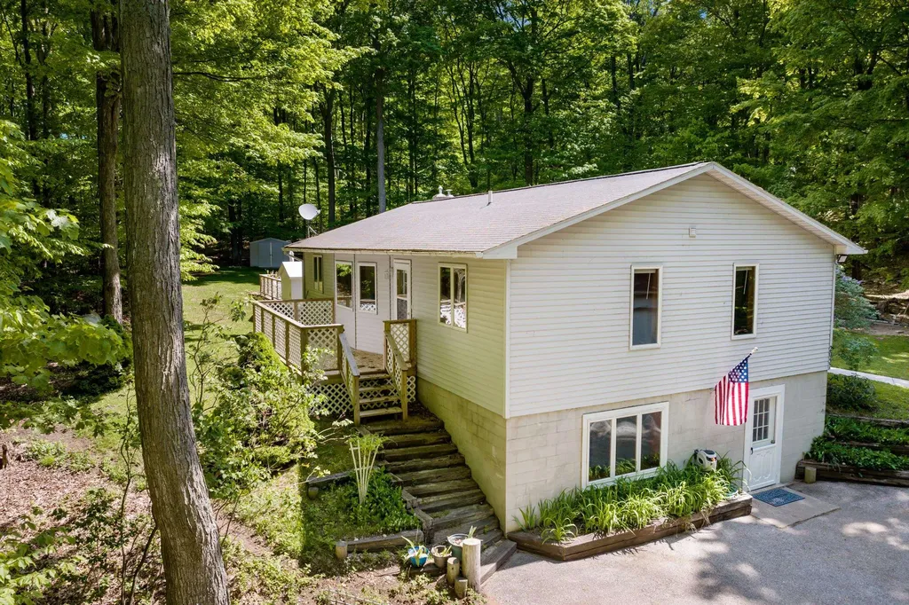 2057 Glory Road Crystal Lake Township MI 49635