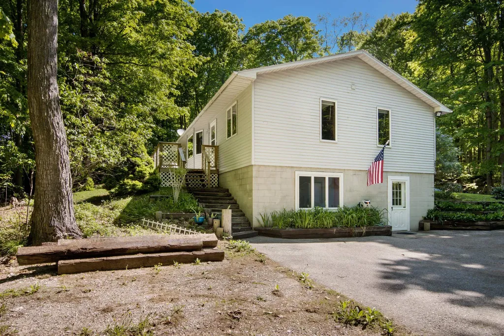 2057 Glory Road Crystal Lake Township MI 49635