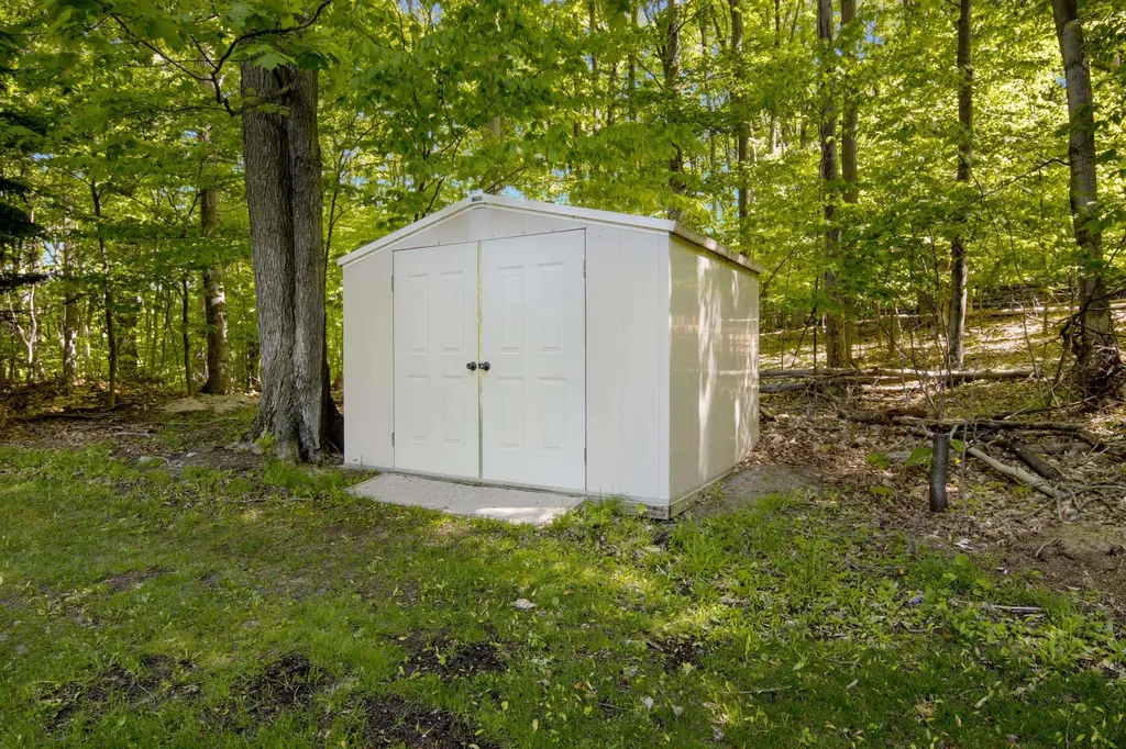 2057 Glory Road Crystal Lake Township MI 49635