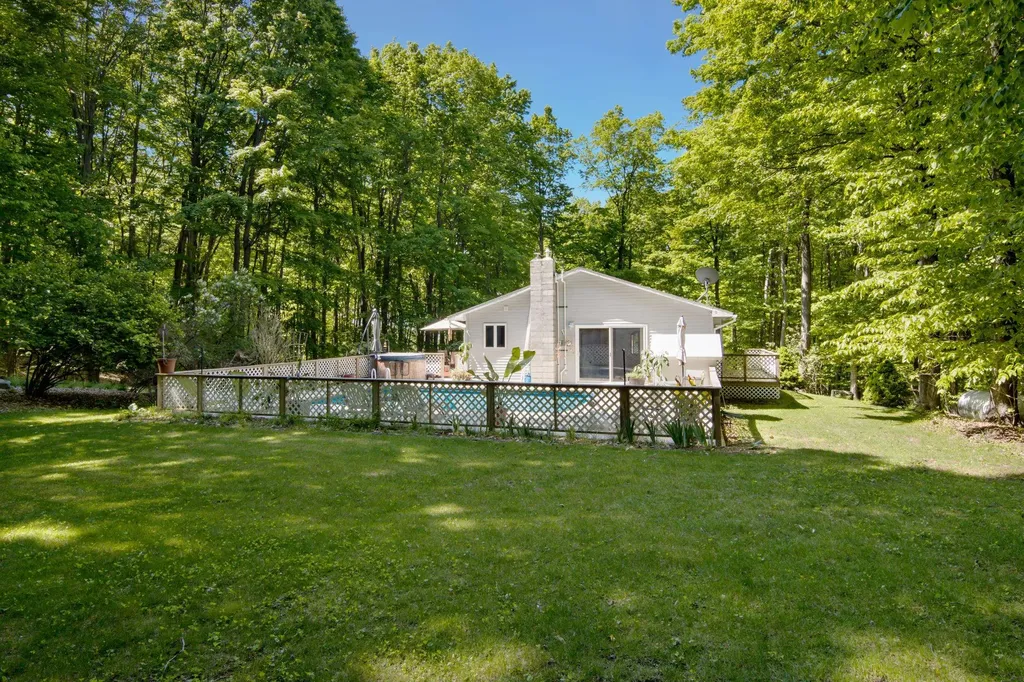 2057 Glory Road Crystal Lake Township MI 49635