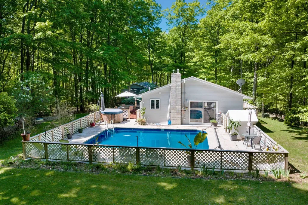 2057 Glory Road Crystal Lake Township MI 49635