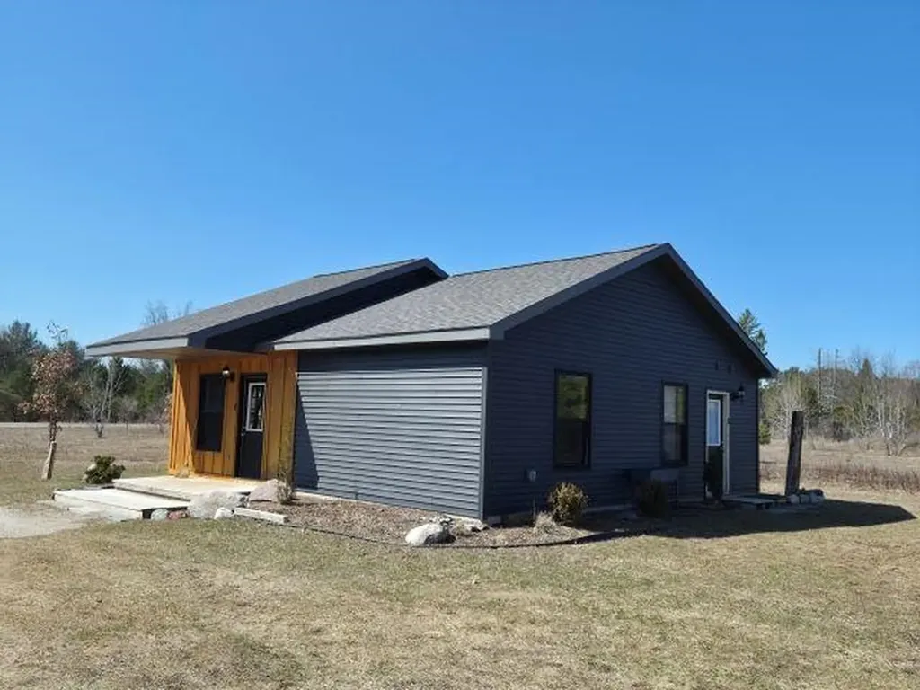 6704 Rapid City Road NW Clearwater Township MI 49676