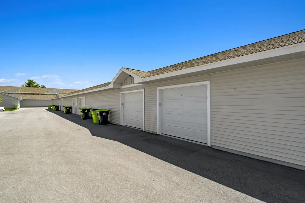 1548 Simsbury Street Garfield Charter Township MI 49686