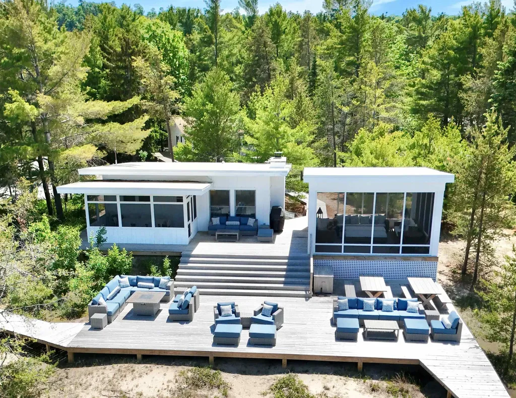 7566 W Harbor Highway Glen Arbor Township MI 49636