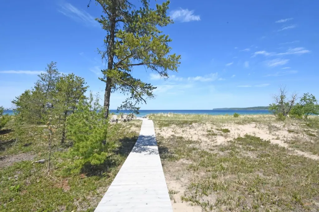 7566 W Harbor Highway Glen Arbor Township MI 49636