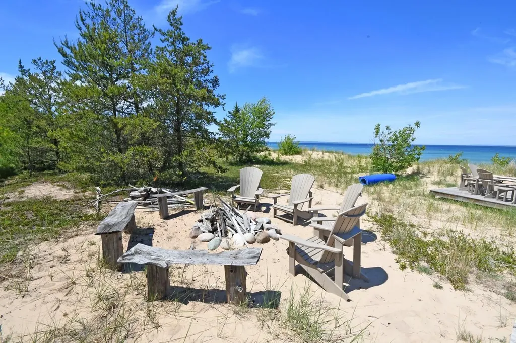 7566 W Harbor Highway Glen Arbor Township MI 49636