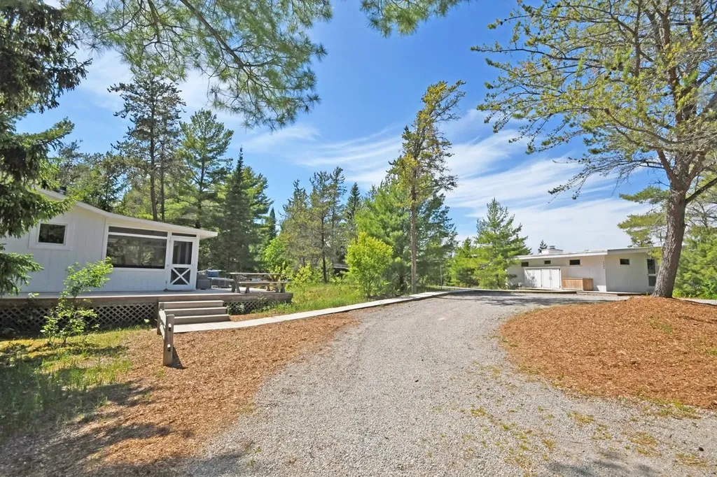7566 W Harbor Highway Glen Arbor Township MI 49636