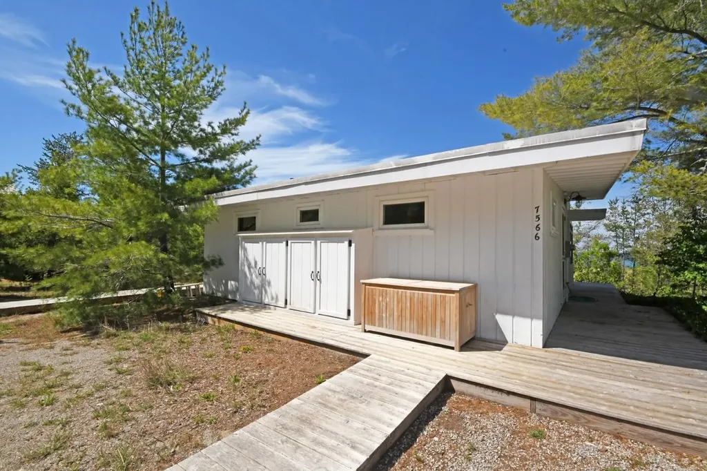 7566 W Harbor Highway Glen Arbor Township MI 49636