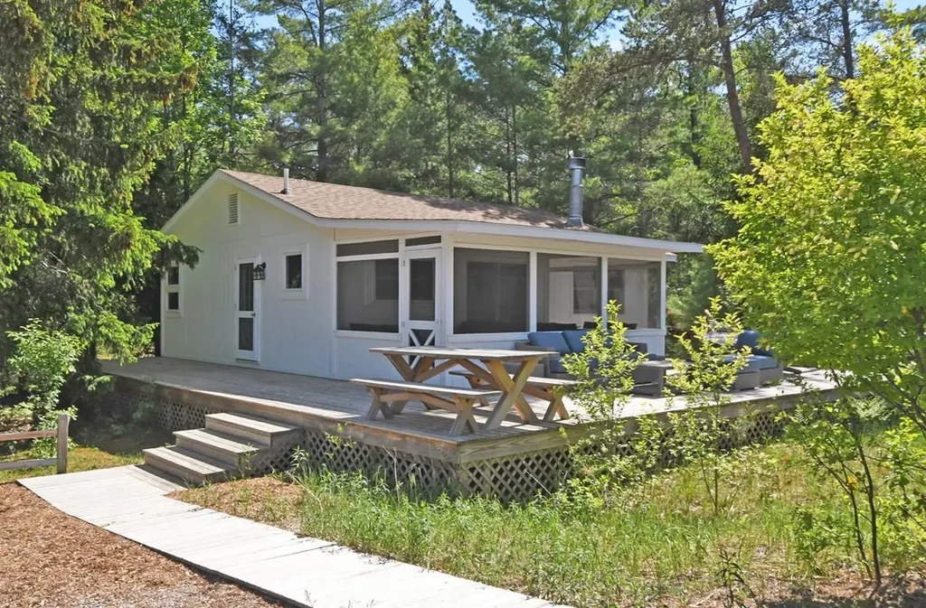 7566 W Harbor Highway Glen Arbor Township MI 49636