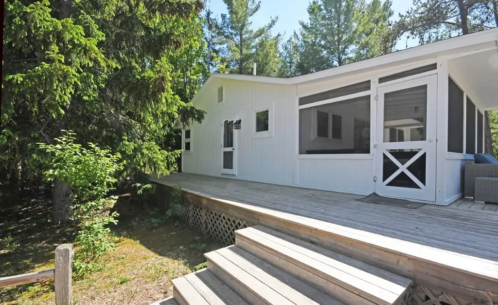 7566 W Harbor Highway Glen Arbor Township MI 49636