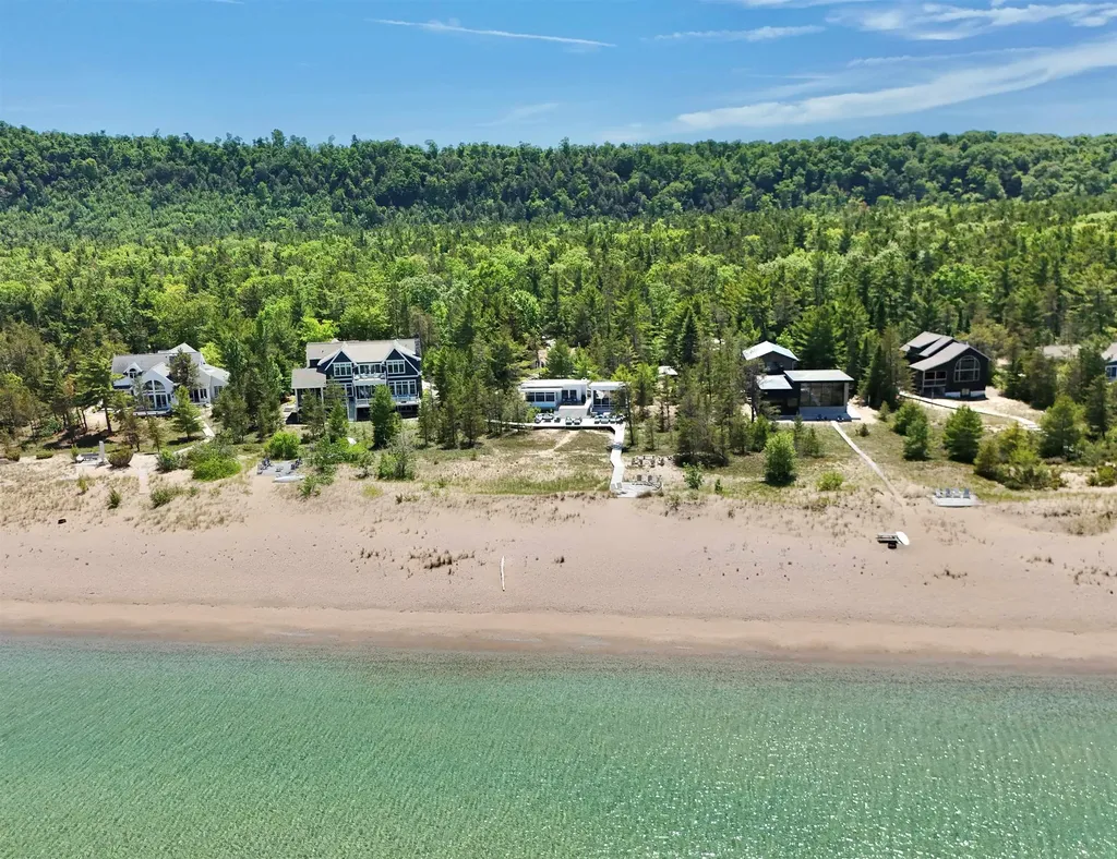 7566 W Harbor Highway Glen Arbor Township MI 49636