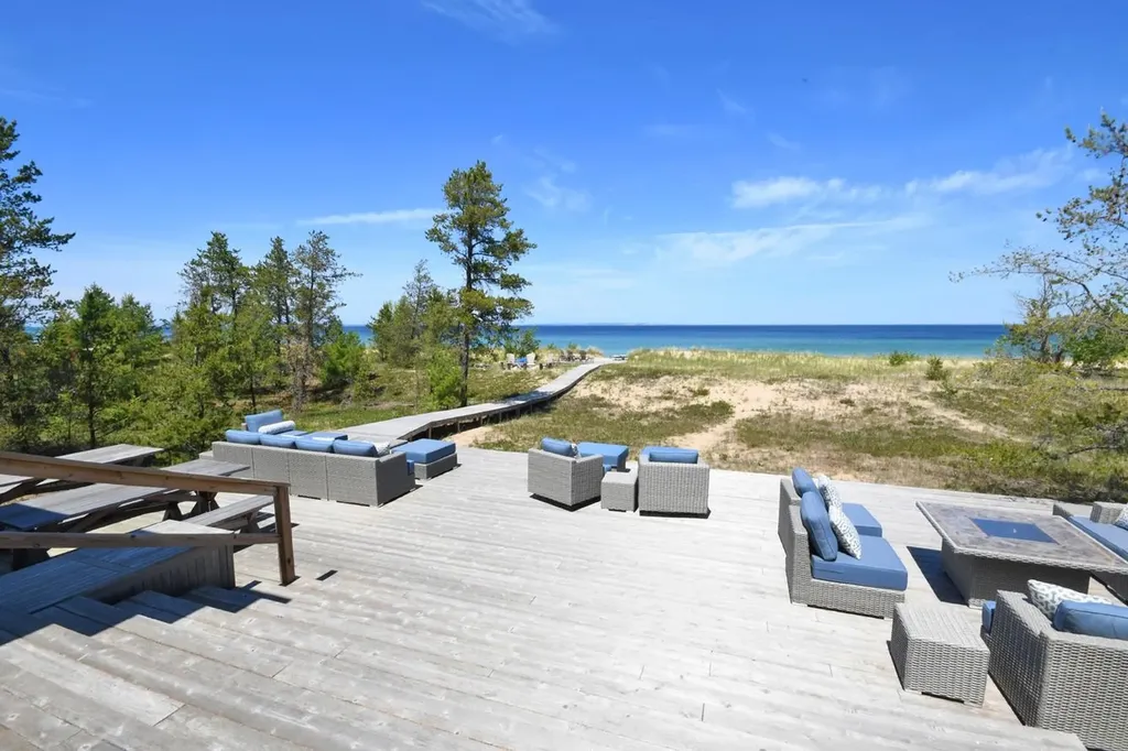 7566 W Harbor Highway Glen Arbor Township MI 49636