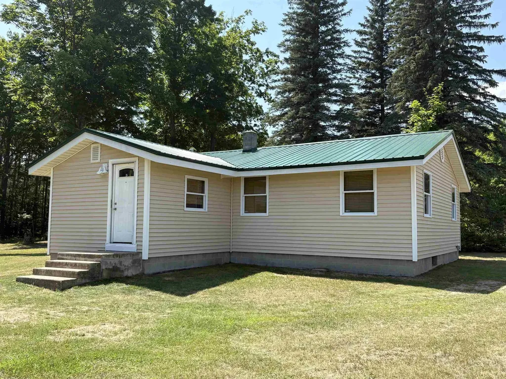 8655 SE Campbell Road Garfield Township MI 49633