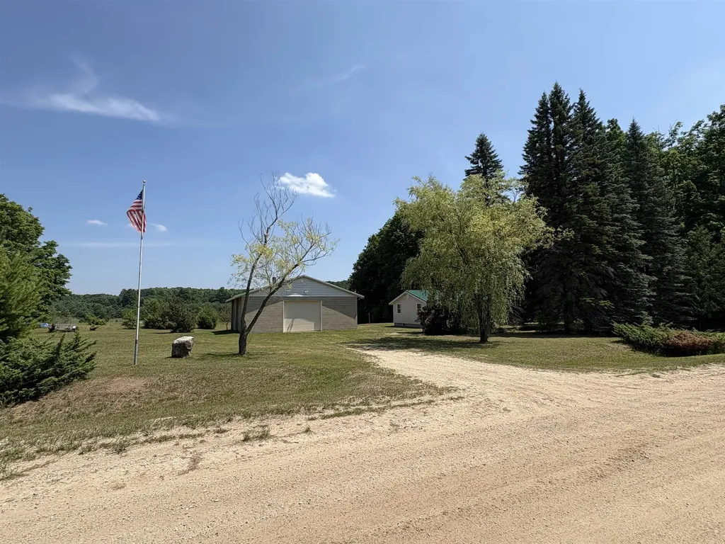 8655 SE Campbell Road Garfield Township MI 49633