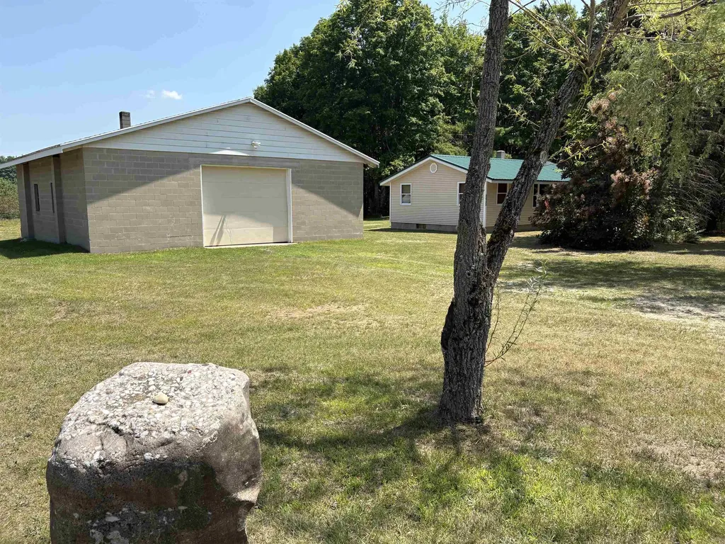 8655 SE Campbell Road Garfield Township MI 49633