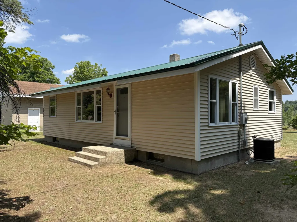 8655 SE Campbell Road Garfield Township MI 49633