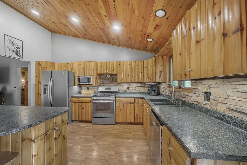 804 Arbutus Drive Clam Lake Township MI 49601