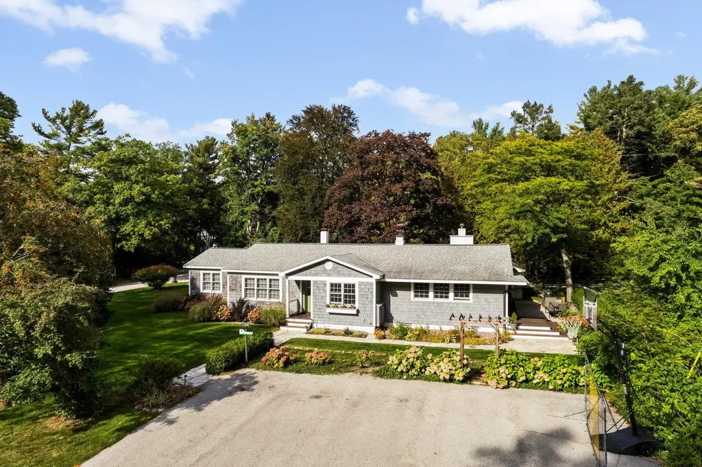 116 W Hill Street Leland Township MI 49654
