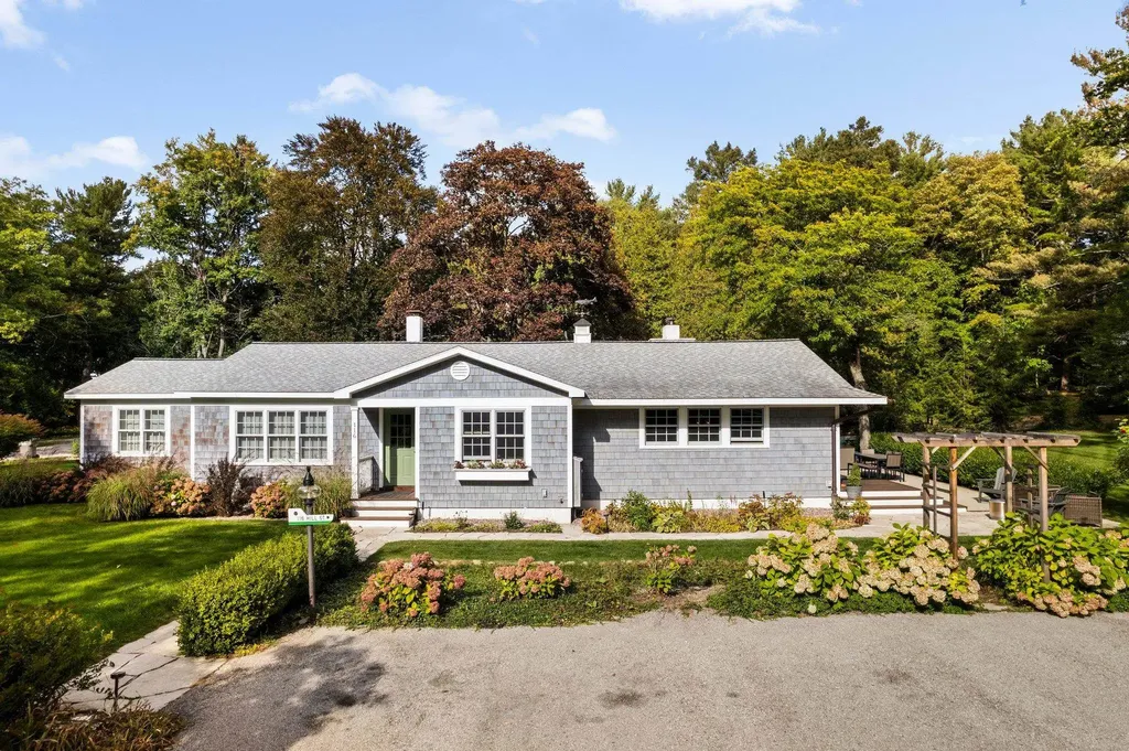116 W Hill Street Leland Township MI 49654